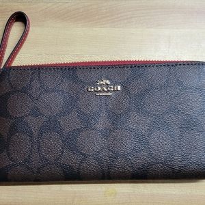 Coach NWOT Long Zip Around Wallet Wristlet Signature C